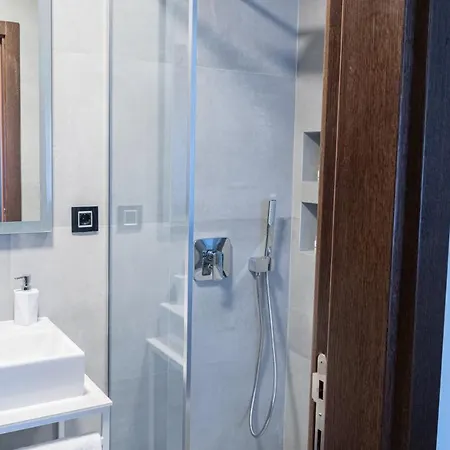 9 Nine - Luxury & Belgrado