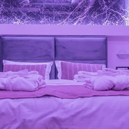 9 Nine - Luxury & Apartment *