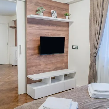 9 Nine - Luxury & Apartment *